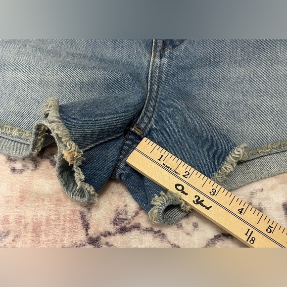 Madewell *NWT Relaxed Denim Shorts in Renfield Wash: Destructed
Edition Size 29 - Picture 8 of 11